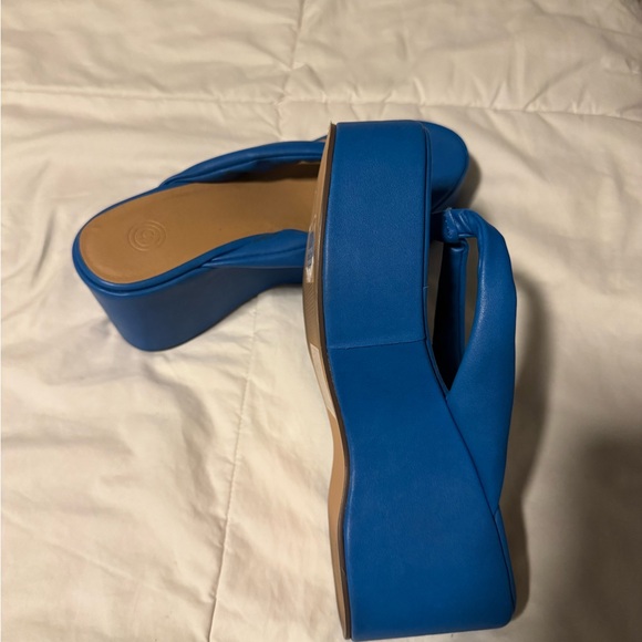 Platform sandals - Picture 2 of 5
